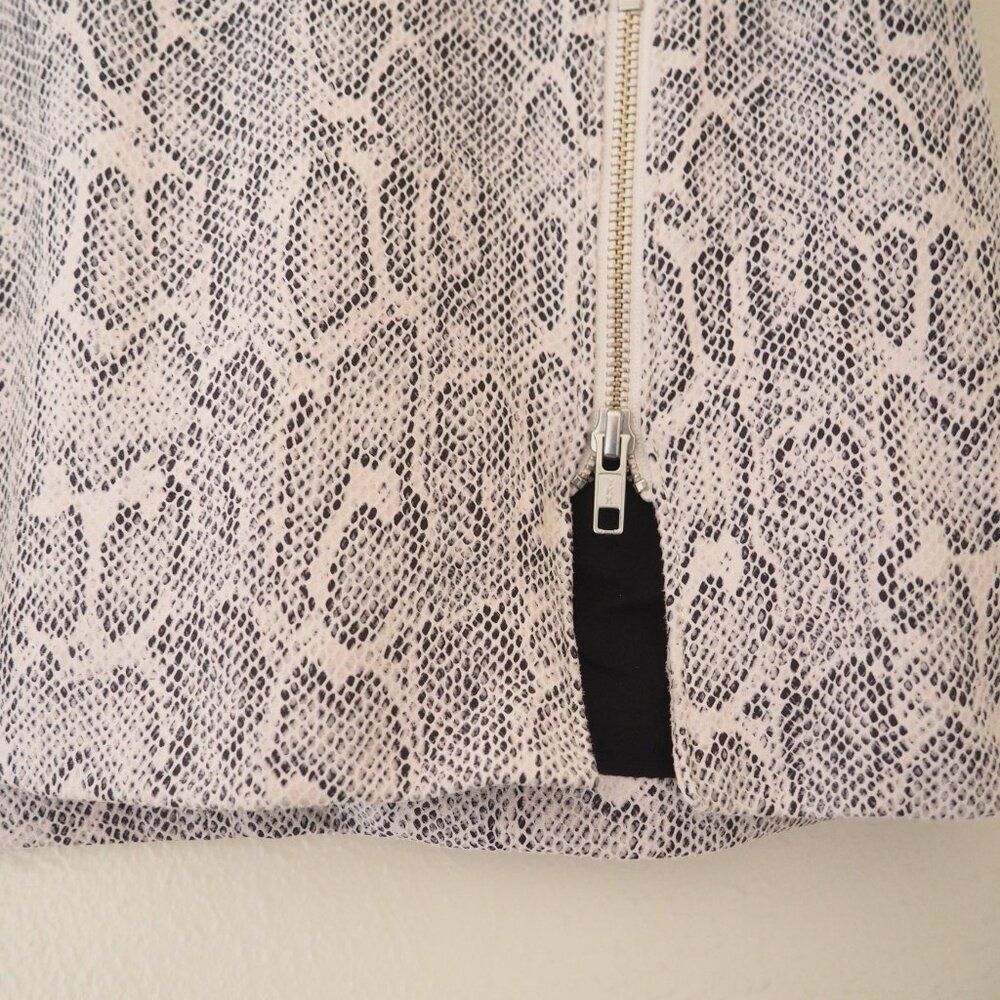 !! Free People Midnight Magic Snake Print Mini Skirt sz 0 - Picture 5 of 8